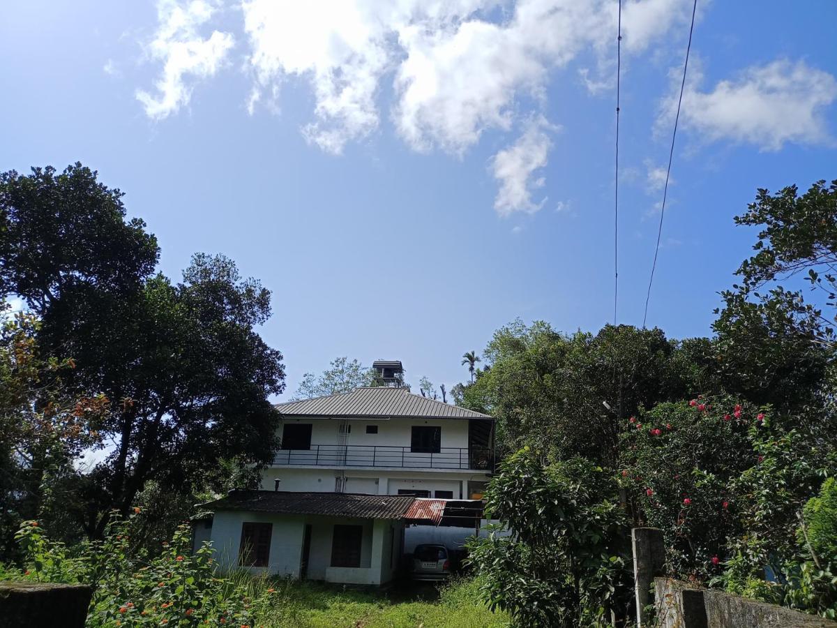 La Casa De Alexa Homestay Идукки Экстерьер фото